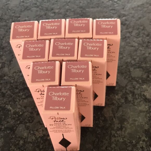 Charlotte Tilbury Matte Revolution Lipstick in Pillow Talk full size BNIB - Picture 3 of 9